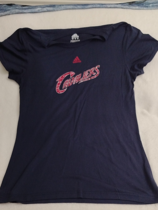adidas Tops - Adidas Cleveland Cavaliers Logo Shirt Women's Medium